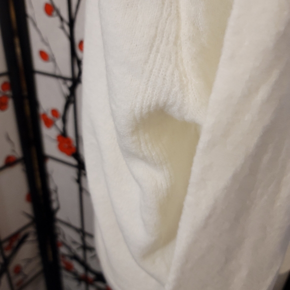 NEW TAGS ON "HOOKED UP BY I.O.T. SOFT FUZZY LADIES KNIT CARDIGAN - Picture 10 of 12